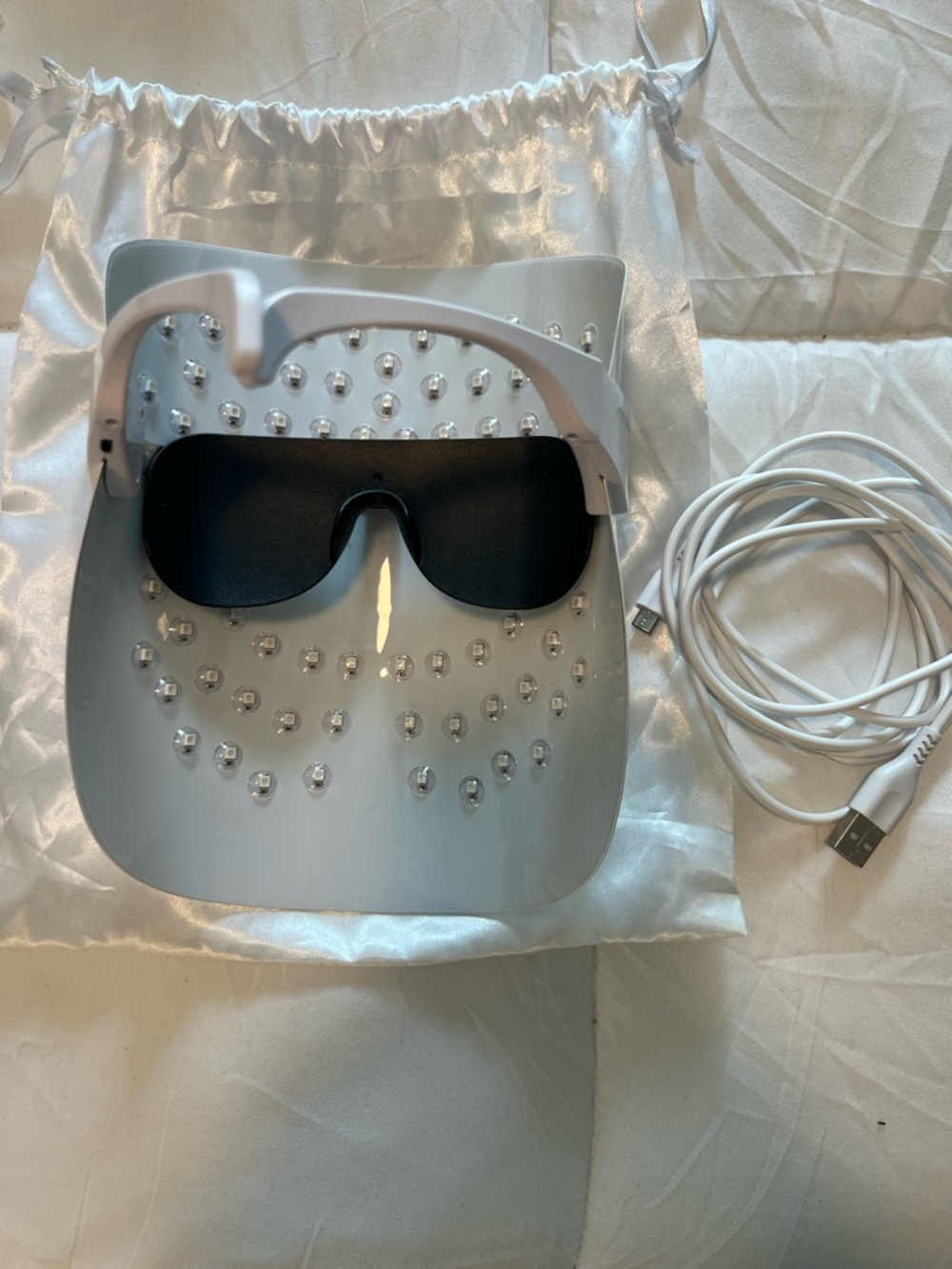 The Peppy Co LED Light Therapy Mask - Picture 2 of 2